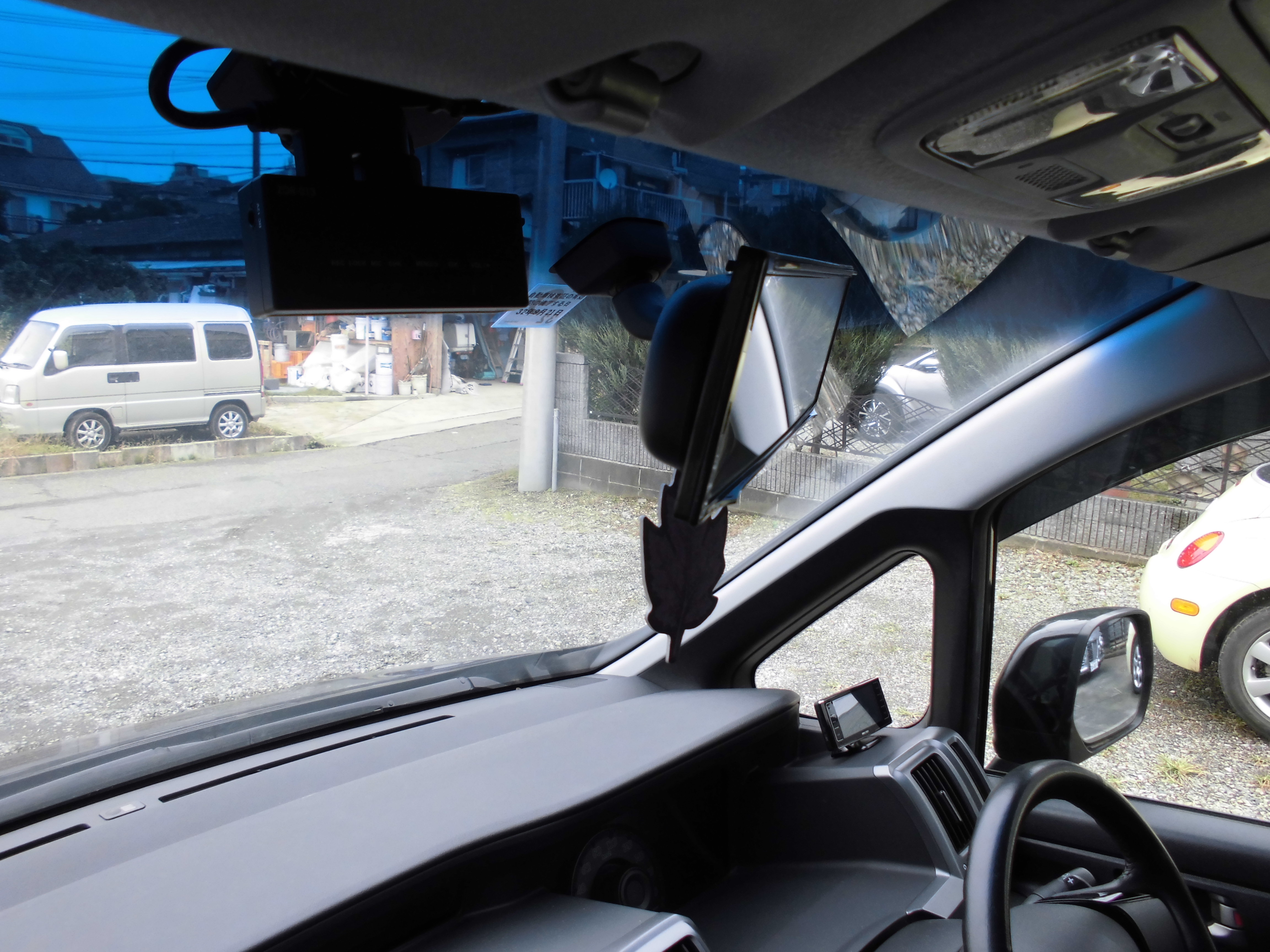 ドライブレコーダー レーダーの取付 神奈川の自動車販売 トリプルビー Triple B